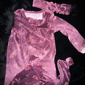Super soft Carter’s baby girl set with headband (9m)